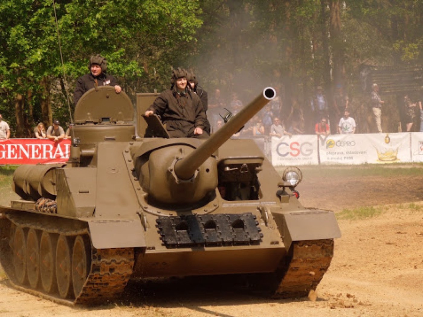 25. 5. 2019 Slavnostní zahájení sezóny Vojenského technického muzea VHÚ Praha. – Lešany u Týnce nad Sázavou.