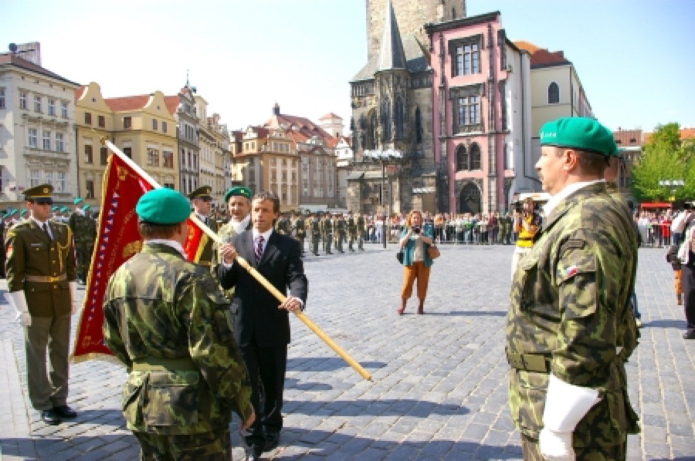 Udělení praporu primátora hl.m. Prahy Aktivní záloze AČR — 1